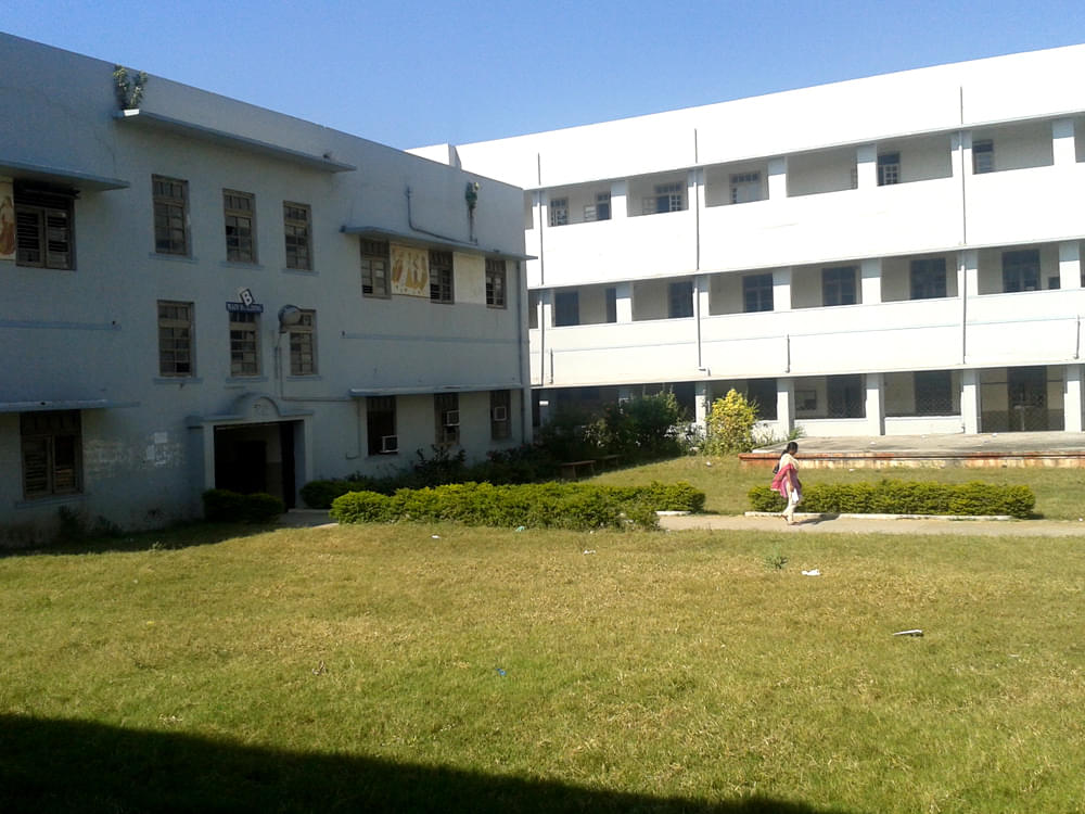 Bhailalbhai and Bhikhabhai Institute of Technology Anand Academic building photo 2